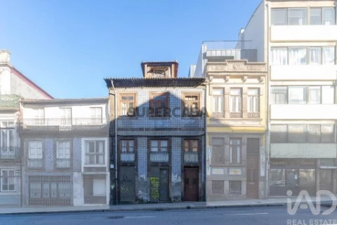 Prédio em Lordelo do Ouro e Massarelos, Porto
