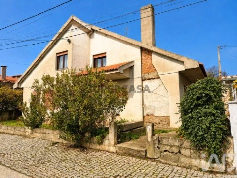 Moradia T6 em Izeda, Calvelhe e Paradinha Nova, Bragança