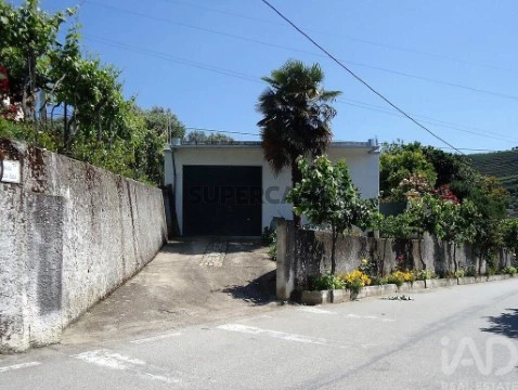 Prédio em Vila Seca e Santo Adrião, Armamar