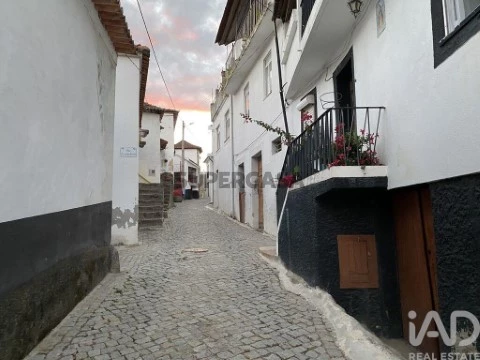 房子 3 卧室 在 Vila Seca e Santo Adrião, Armamar