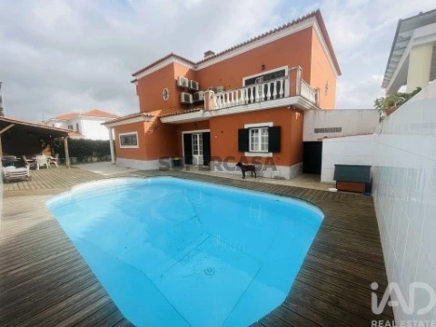 Moradia T6 em Salvador e Santa Maria da Feira, Beja