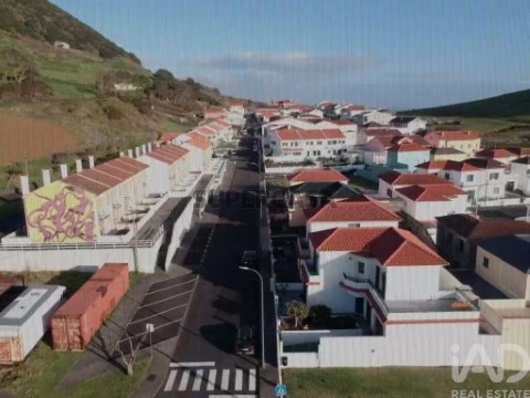 Moradia T3 em Velas (São Jorge), Velas