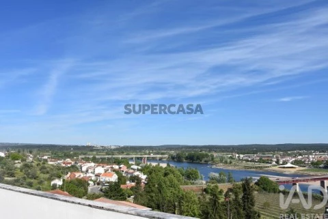 Apartamento T3 em Abrantes (São Vicente e São João) e Alferrarede, Abrantes