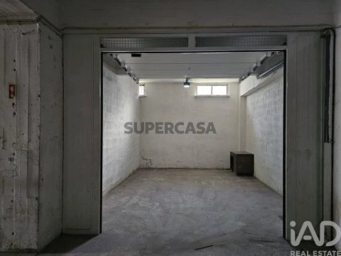Garagem em Albufeira e Olhos de Água, Albufeira