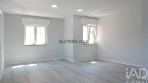 Apartamento T0 em Corroios, Seixal