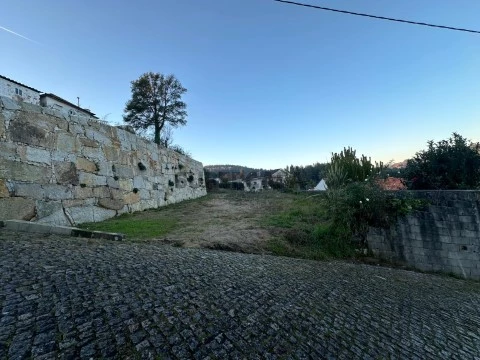 Terreno Louredo, Paredes