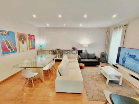 Moradia T4 com Vista Mar | A Menos de 100 Metros da Praia