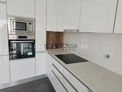 Apartamento T3 em Construção com parqueamento | Zona Premium de Vale de Milhaços