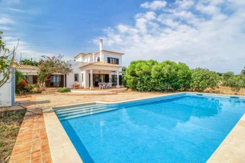Moradia e piscina