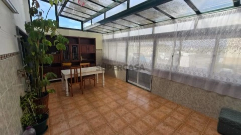 Prédio em Camarate, Unhos e Apelação, Loures