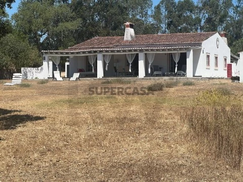 Moradia T3 em Vale de Figueira, Santarém