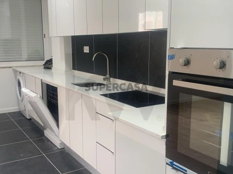 Apartment 2 Zimmer auf Águas Livres, Amadora