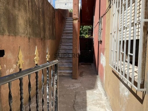 Immeuble au Casal de Cambra, Sintra