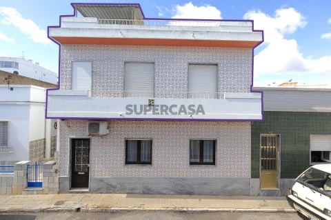 Apartamento T2+1 com Terraço Privativo em Fuzeta