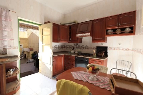 Moradia T2 + 2 com quintal e vista mar em Fuzeta - Cozinha