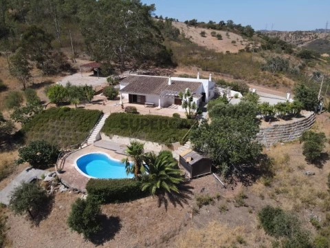 Moradia T3 com Piscina e Terreno em Porto Carvalhoso - Tavira