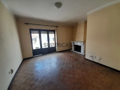 Moradia com Excelente Localização no Centro da Localidade