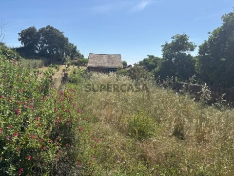 Terreno com construção