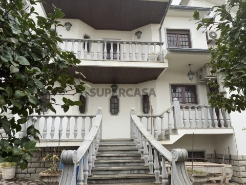 Lateral Moradia