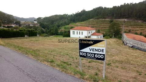 TERRENO COM VIABILIDADE DE CONSTRUÇÃO DE 6 MORADIAS EM BANDA EM GONDAR AMARANTE