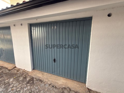Garagem e aparcamento