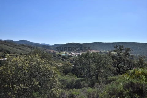 TERRENO COM VIABILIDADE DE CONSTRUÇÃO DE MORADIA NA TÔR - LOULÉ - ALGARVE