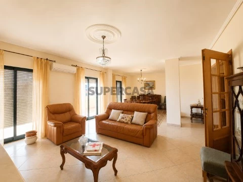 Duplex T4 em Largo do Sol Posto, Faro (Sé e São Pedro), Faro