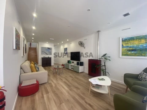 Moradia T3 Duplex na Rua Veríssimo de Almeida, Faro (Sé e São Pedro), Faro