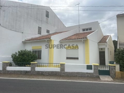 Moradia T3 em São Miguel do Rio Torto e Rossio Ao Sul do Tejo, Abrantes