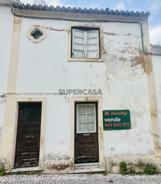 Prédio na Rua Dom Afonso Henriques, Abrantes (São Vicente e São João) e Alferrarede, Abrantes