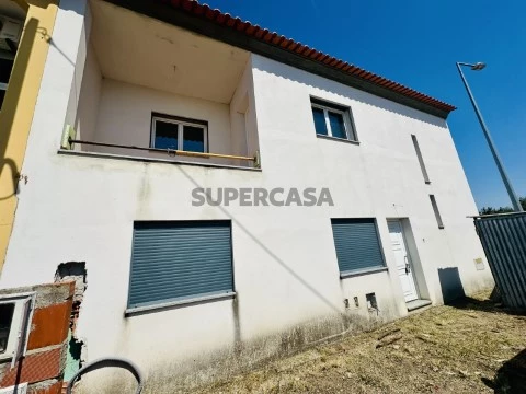 Moradia T4 na Rua do Moinho de Vento, Pego, Abrantes