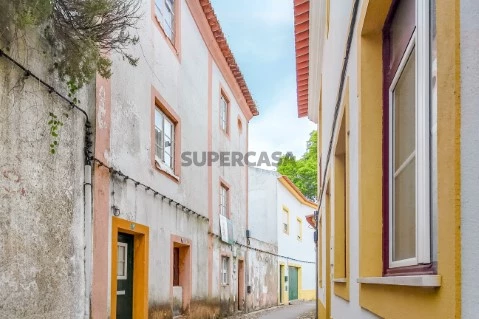 Moradia T2 na Rua Nova, Abrantes (São Vicente e São João) e Alferrarede, Abrantes