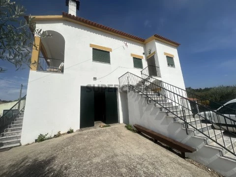 Moradia T5 na Rua Principal, São Facundo e Vale das Mós, Abrantes