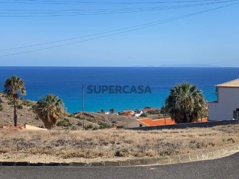 Terreno com 590 m2 na Ilha do Porto Santo