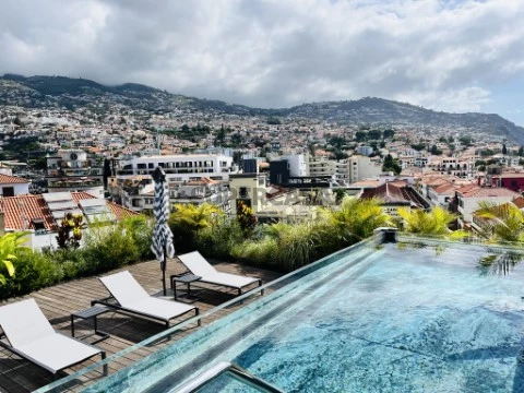 Penthouse T2 Savoy Residence Insular com piscina privativa no Funchal