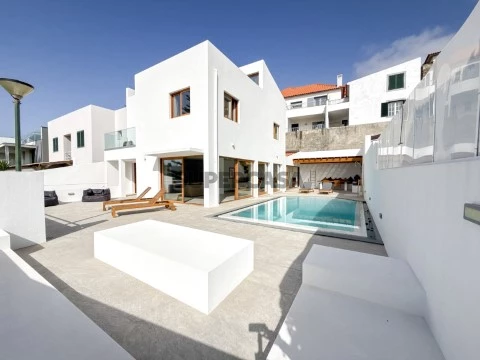 Moradia T3+1 com piscina nos Barreiros, Funchal