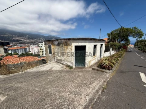 Moradia para reabilitação em São Martinho, Funchal