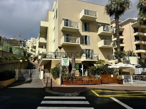 车库 在 Rua Velha da Ajuda, São Martinho, Funchal