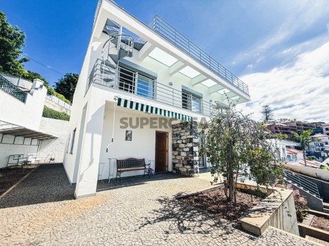 Moradia T4+1 de 352 m² no Caminho do Comboio , Funchal