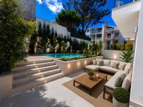 Piscina zona lounge