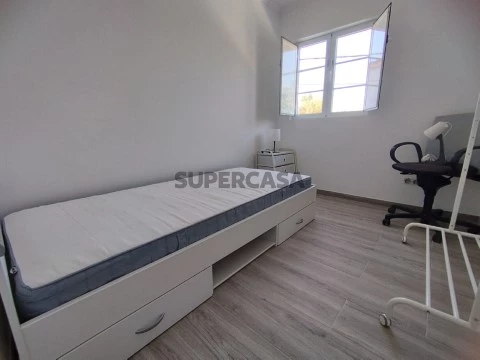 Quarto para Arrendar no Centro de Rio Maior _ ESTUDANTES