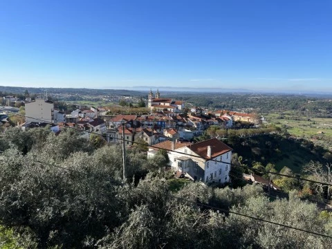 Moradia T6+1 Triplex na Rua Nova de Santo António, Seia, Seia