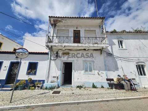 Moradia de 2 pisos em Aldeia típica perto de Benafim