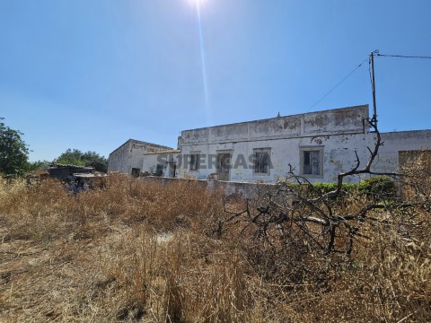 Casa com herdade de 30 mil m2 a sul de Loulé com enorme potencial