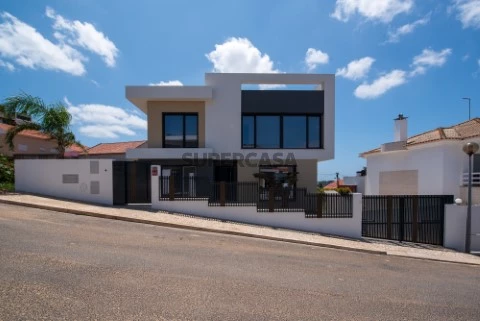 Maison 4 Chambres Triplex au Rua Rio Sousa, Carcavelos e Parede, Cascais