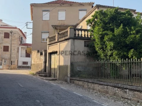Moradia T10 na Rua de São Sebastião, Soalheira, Fundão