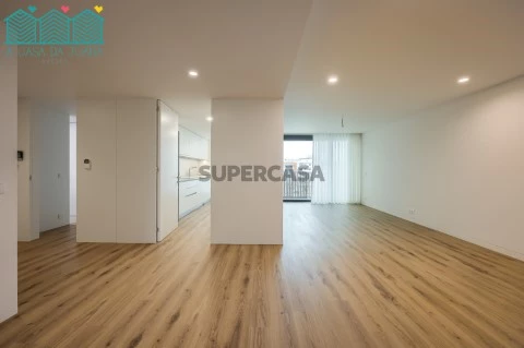 Apartamento T4 Duplex com Garagem Fechada em Aveiro