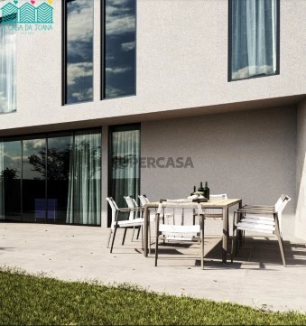 Apartamento T3 Duplex com Lugares de Estacionamento em Esgueira
