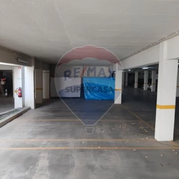 Garage auf Malagueira e Horta das Figueiras, Évora