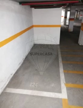 Garagem em Évora (São Mamede, Sé, São Pedro e Santo Antão), Évora